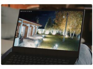 Lauko kamera su realaus laiko vaizdo stebėjimu