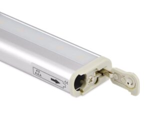LED lempa su judesio jutikliu kaina internetu