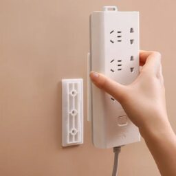 Sieninis laikiklis elektros juostelei kaina internetu