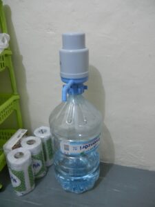 Vandens pompa buteliams 2,5 - 10L kaina internetu