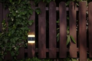 2 vnt. saulės energija įkraunami sieniniai šviestuvai kaina internetu
